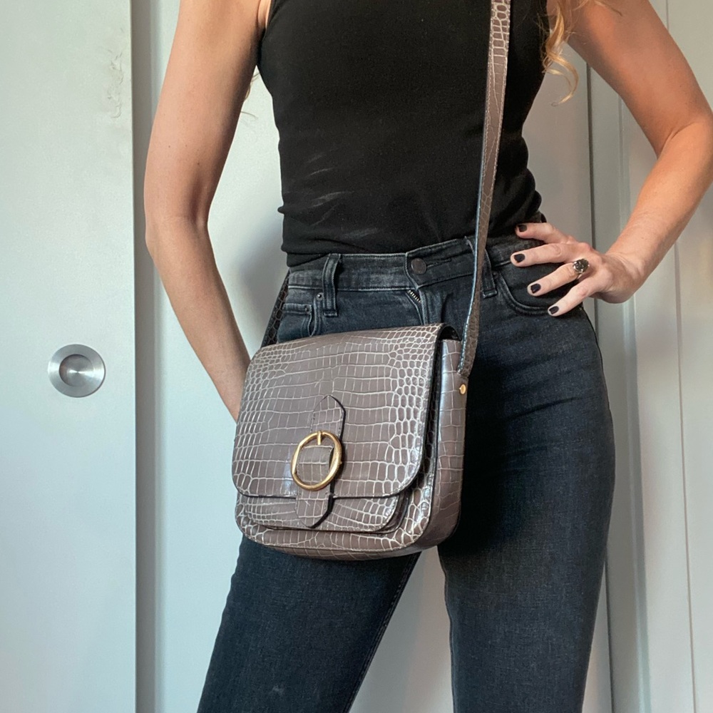 Banana Republic Leather embossed crocodile taupe EUC crossbody saddle bag